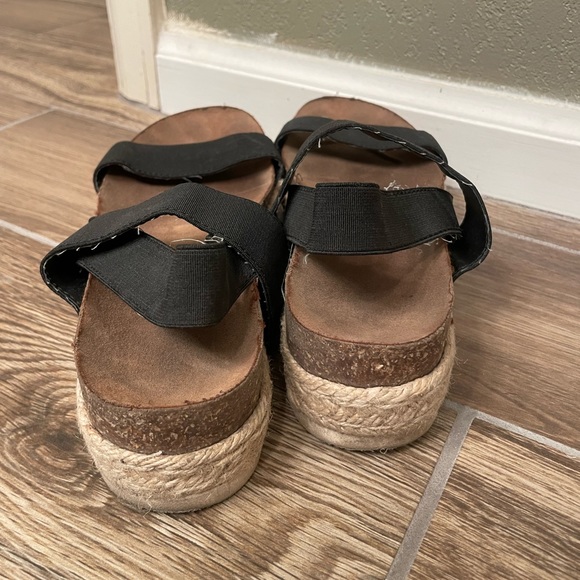 Platform sandals - Picture 3 of 3